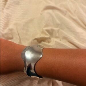 Elegant Silver Cuff Bracelet à la Elsa Peretti Tiffany